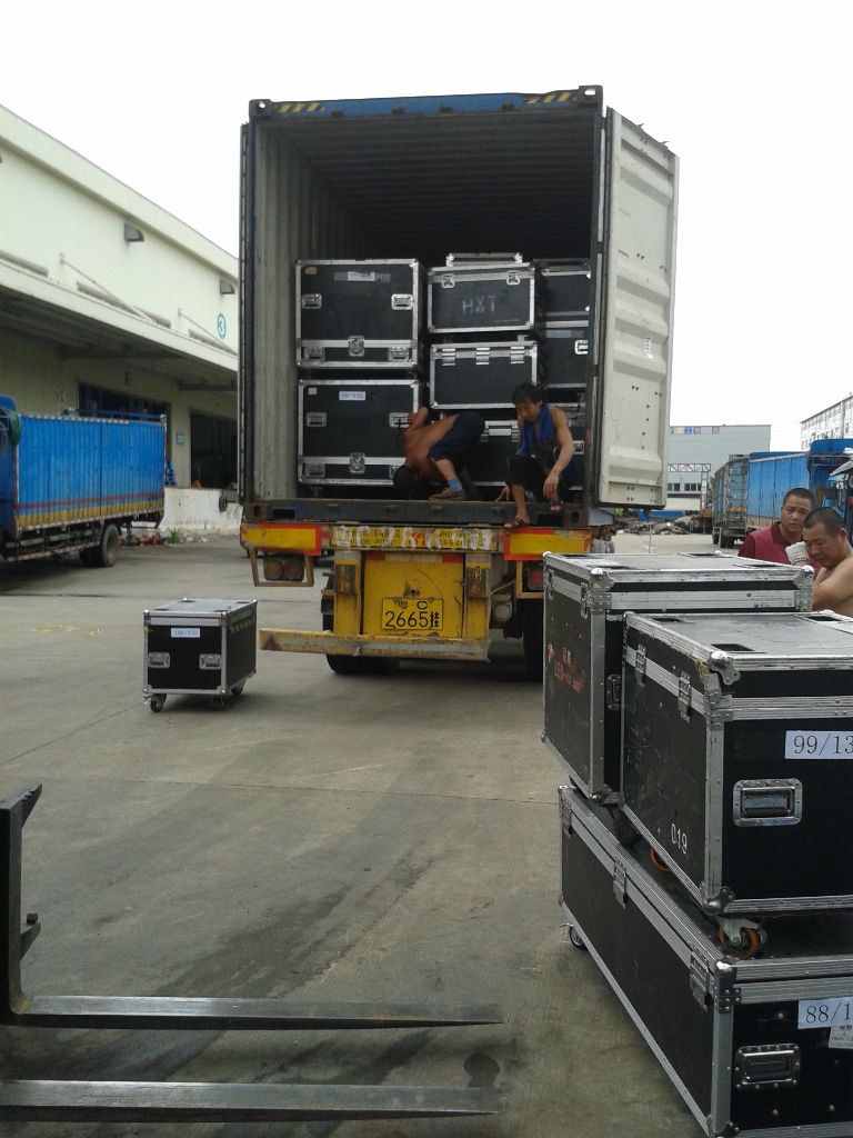 演唱会周边设备物流往返于香港运输