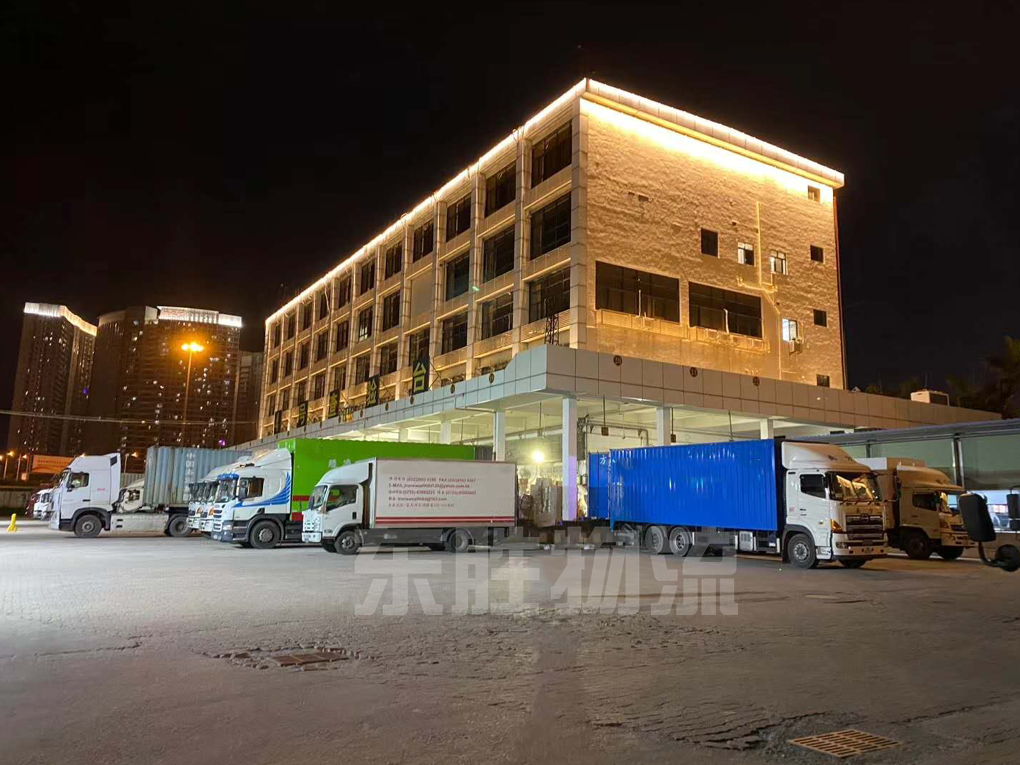 深圳东胜物流口罩出口到香港运输现场图